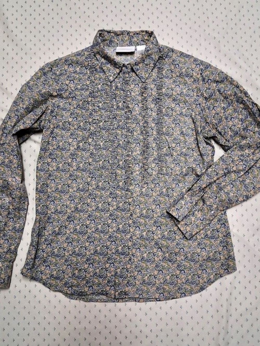 Liz Claiborne Floral Button Down Shirt in Blue & Pink Size Medium